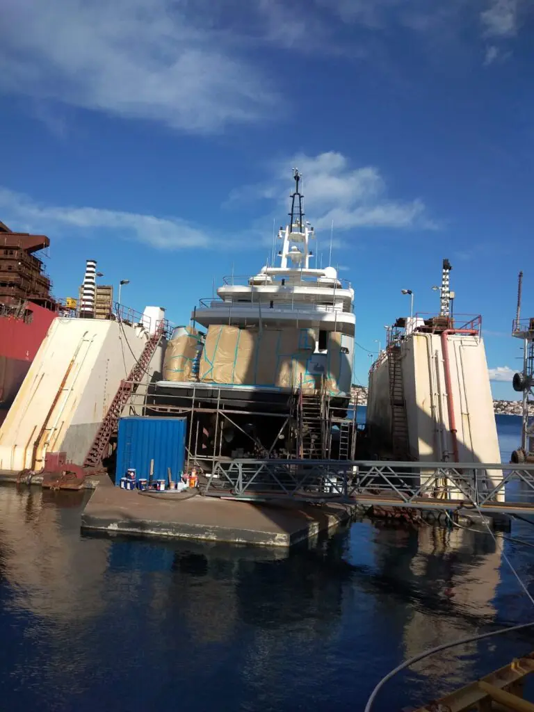 Yacht refinishing, painting and surface preparation in the Meštri od Broda workshop 3