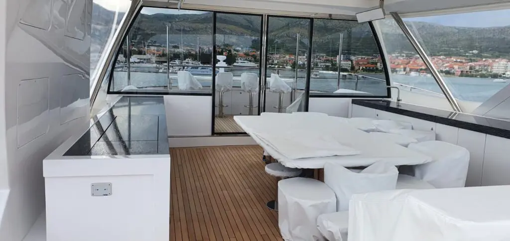 Yacht refinishing, painting and surface preparation in the Meštri od Broda workshop 1