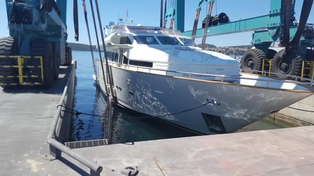 Lady Tatiana yacht painting and refinishing work in the Meštri od Broda workshop 4