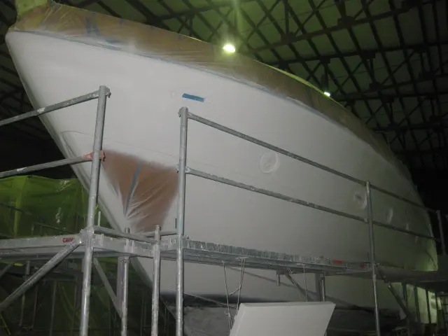 Yacht refinishing, painting and surface preparation in the Meštri od Broda workshop 8
