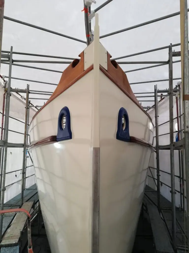 Lallie yacht refinishing and surface restoration by Meštri od Broda 1