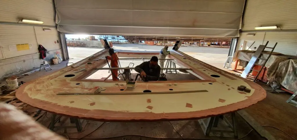 Largo yacht refinishing and surface work by Meštri od Broda 2