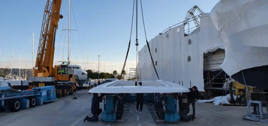 Yacht refinishing, painting and surface preparation in the Meštri od Broda workshop 18