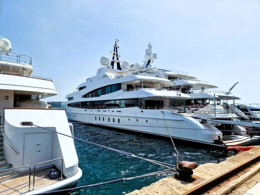 Additional yacht maintenance, repair and finishing work completed by Meštri od Broda 3