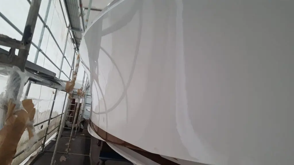 Yacht refinishing, painting and surface preparation in the Meštri od Broda workshop 14